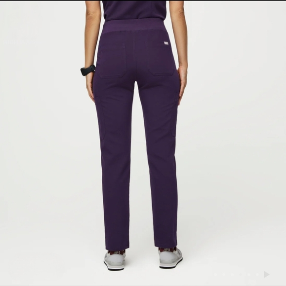 Figs Casma Three-Pocket Scrub Top & Yola Skinny Scrub Pants in Purple Jam XL - Picture 7 of 8